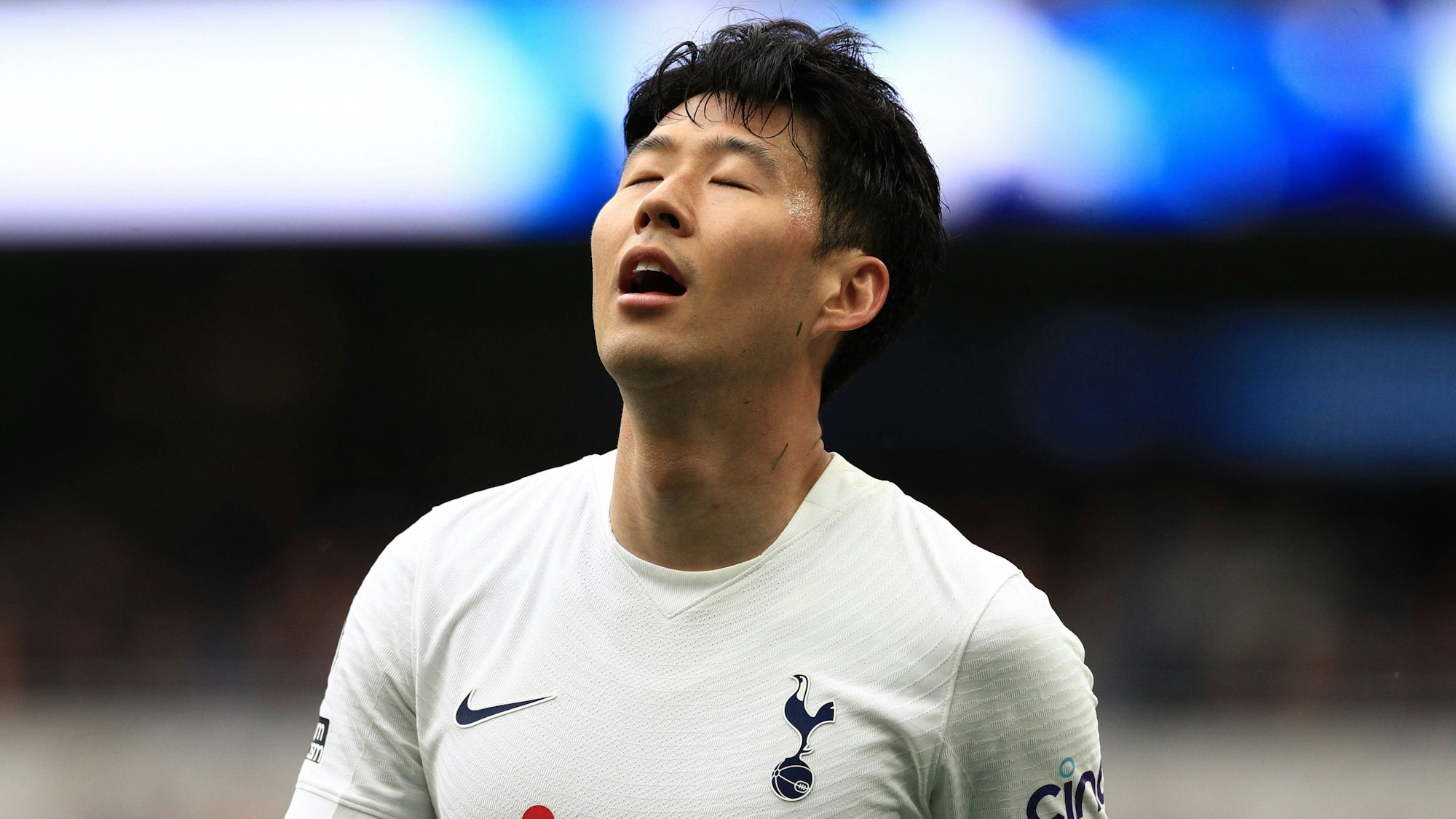 Heung-min Son ärgert sich nach einer vergebenen Chance.