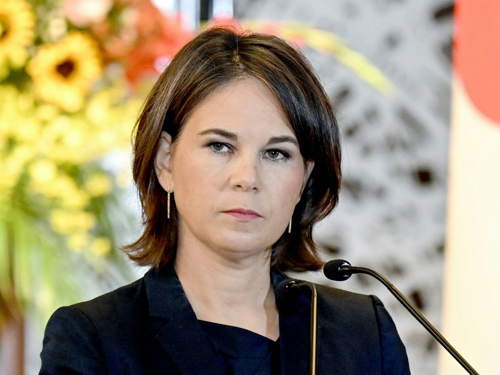 Außenministerin Baerbock (hier am 11. Juli in Japan) hat sich über ihren Gesundheitszustand geäußert.