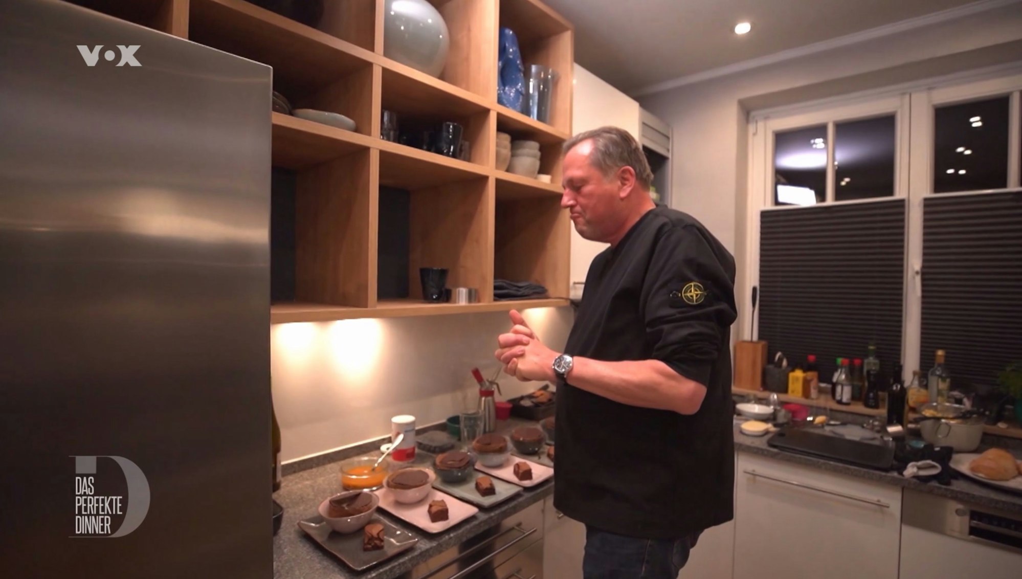„Da ist etwas schiefgegangen“: Jürgen vertauscht das Salatdressing mit der Dessertsoße.