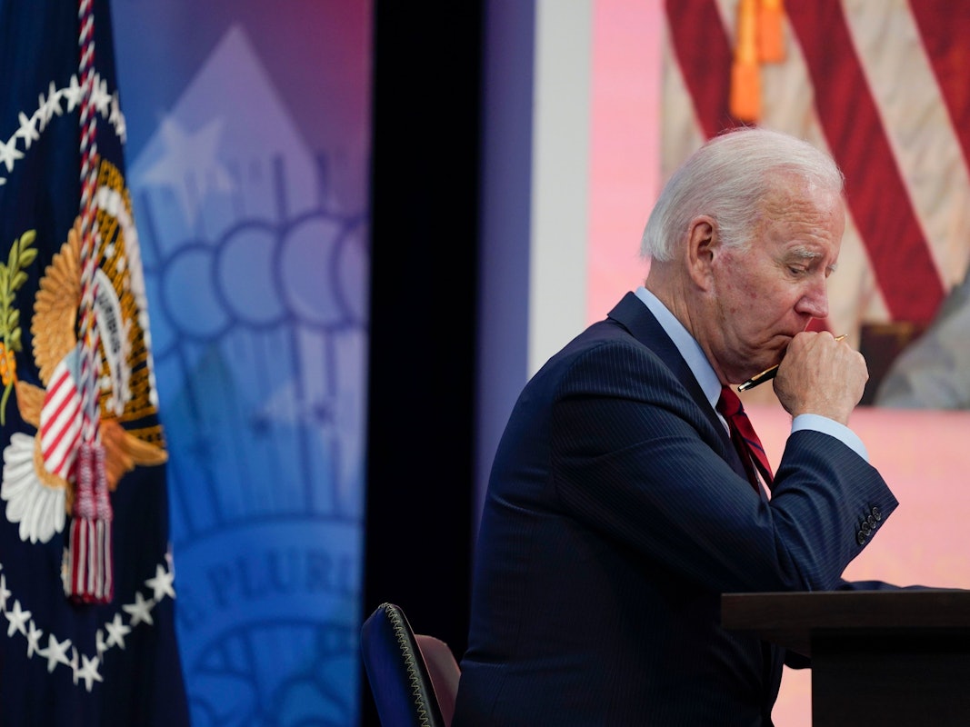 US-Präsident Joe Biden, hier am 1. Juli 2022 während eines virtuellen Treffens mit demokratischen Gouverneuren zum Thema Abtreibungsrechte im South Court Auditorium auf dem Campus des Weißen Hauses, kritisiert die harten Abtreibungsgesetze.