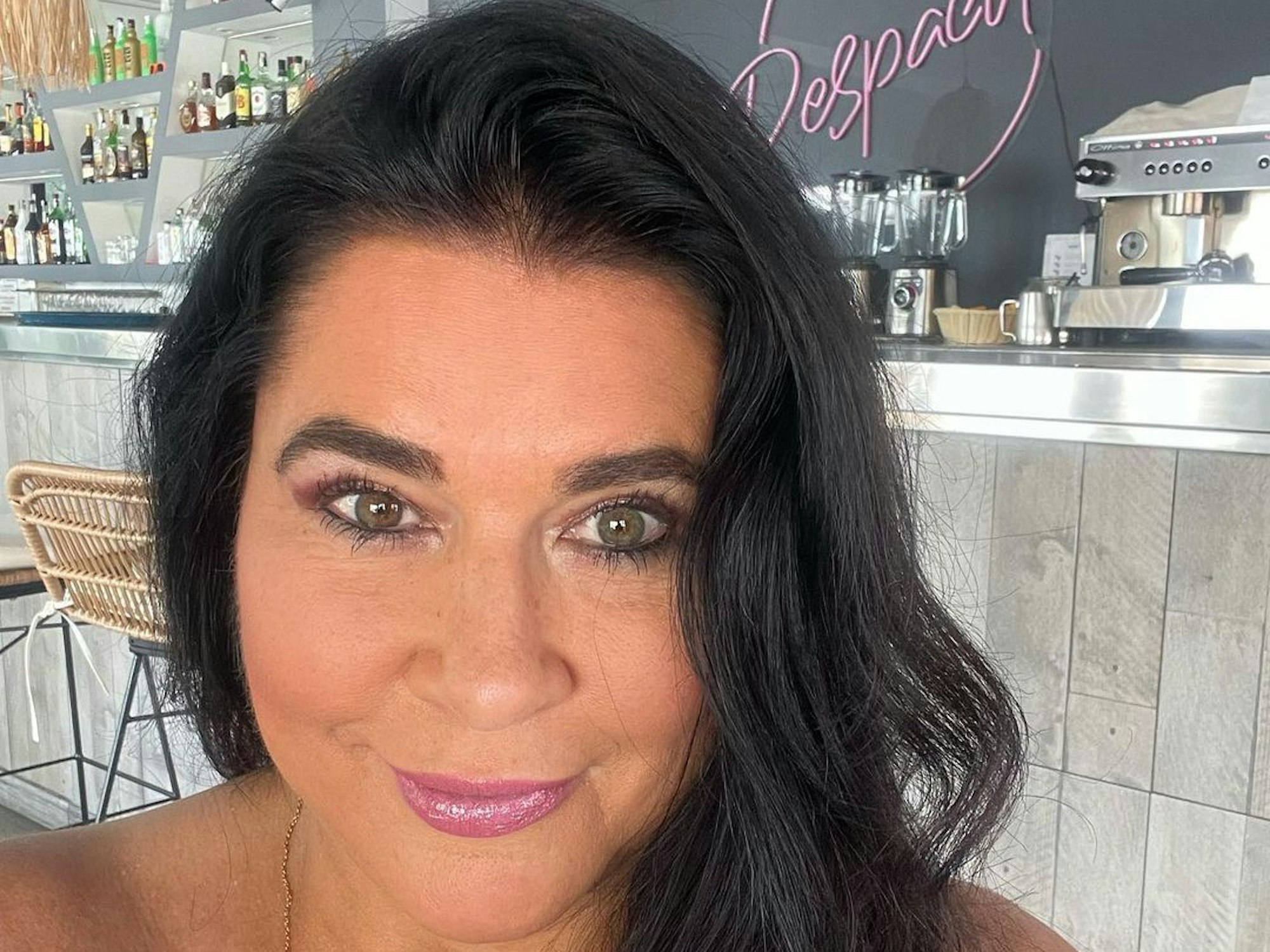 Iris Klein, hier auf einem Instagram-Selfie vom Juni 2022, wettert gegen die Dschungelcamp-Stars Gigi und Djamila.