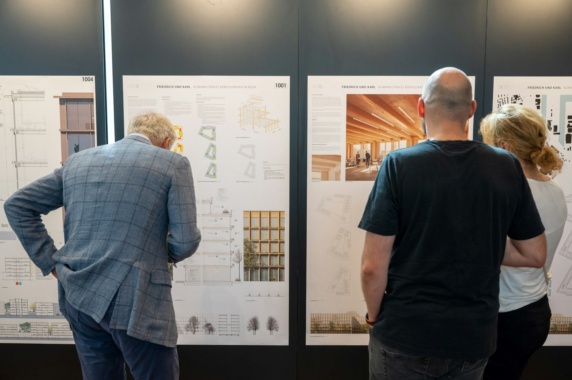 Pläne und Entwürfe des „Friedrich und Karl“-Projekts im Foyer der Baugesellschaft Bauwens.