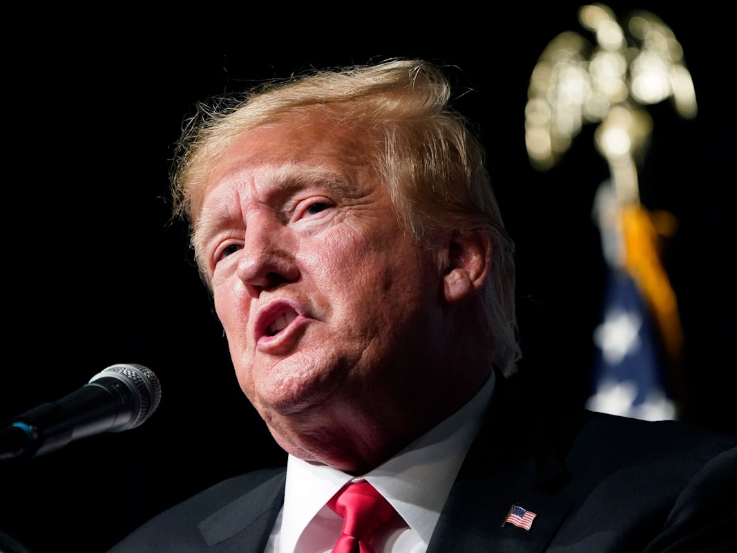 Der ehemalige US-Präsident Donald Trump spricht während einer Veranstaltung.