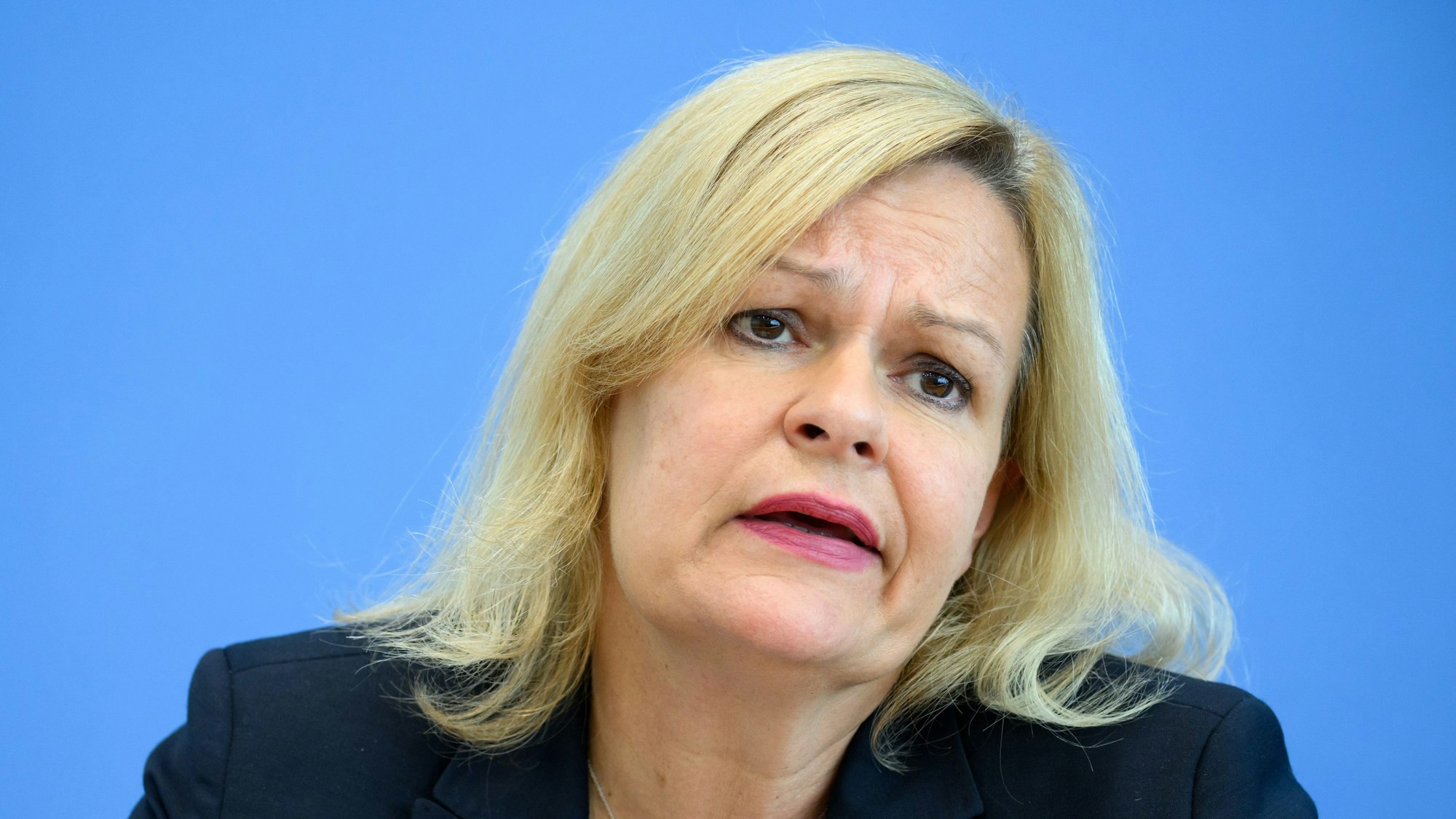 Bundesinnenministerin Nancy Faeser spricht während einer Pressekonferenz