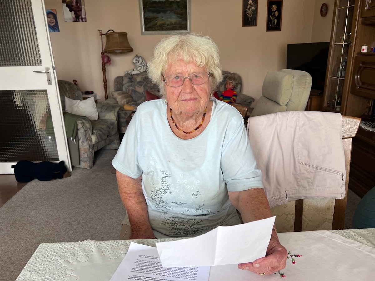 Rentnerin Christa T. wurde in Deutz der Pflegevertrag gekündigt. Grund ist die autofreie Zone der Deutzer Freiheit.