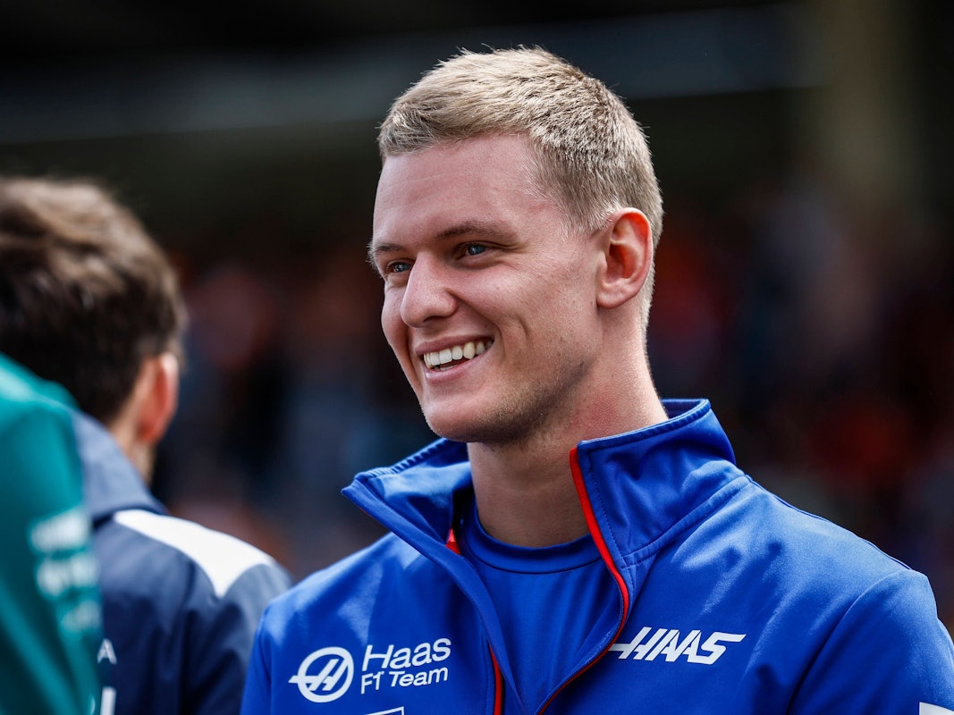 Mick Schumacher hat gute Laune.