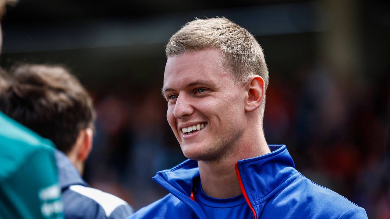 Mick Schumacher hat gute Laune.