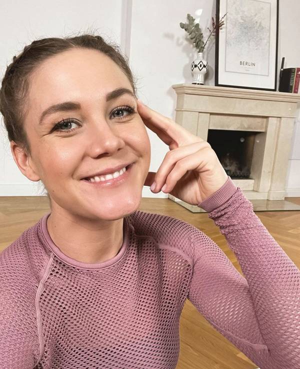 Alina Merkau, hier auf einem Instagram-Selfie vom 21. Januar 2021, ist für jeden Spaß zu haben.