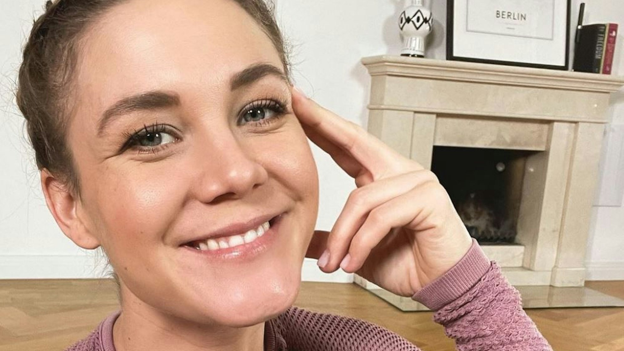 Alina Merkau, hier auf einem Instagram-Selfie vom 21. Januar 2021, ist für jeden Spaß zu haben.