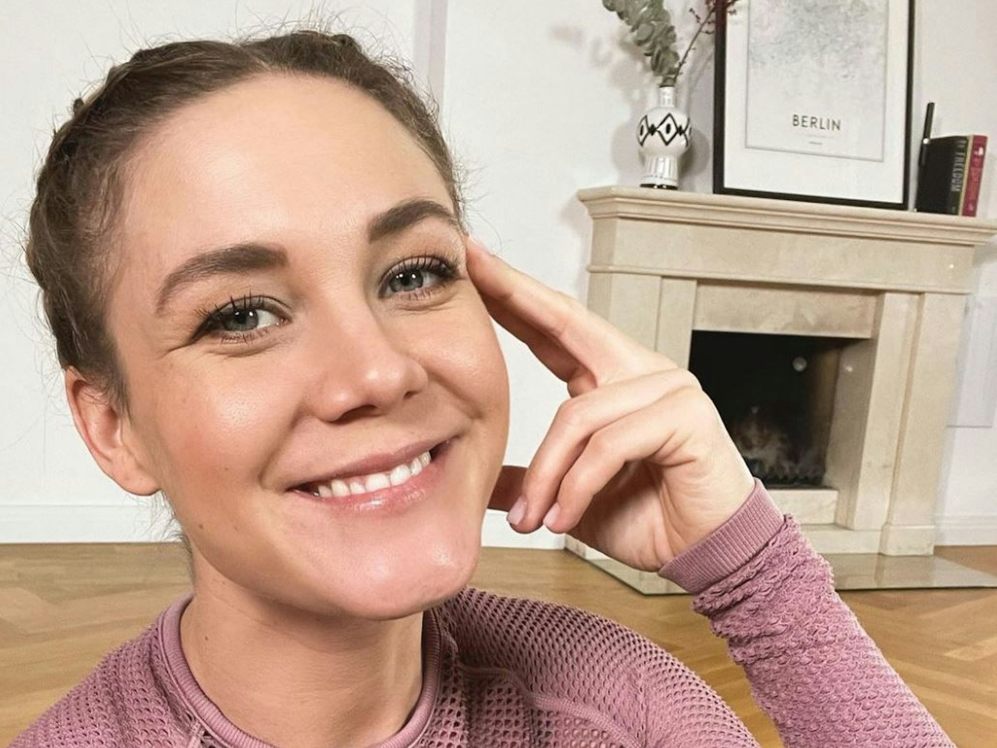 Alina Merkau, hier auf einem Instagram-Selfie vom 21. Januar 2021, ist für jeden Spaß zu haben.