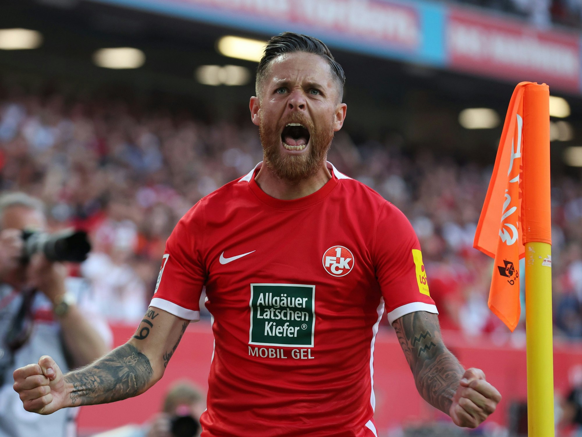 Mike Wunderlich jubelt gegen Hannover 96.