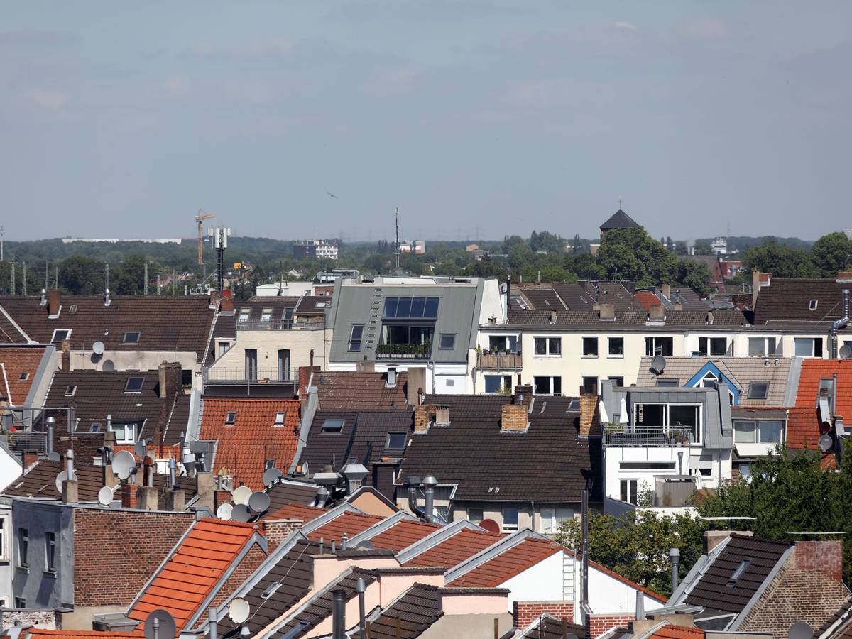 14.06.2022, Köln: Blick von oben auf das Agnesviertel mit der Agneskirche, dem Eigelstein und dem Ebertplatz. Foto: Arton Krasniqi