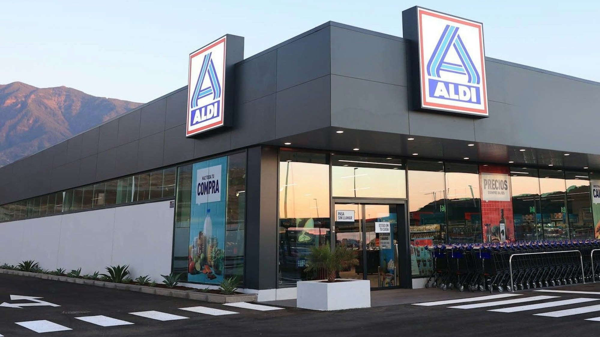 Die erste Aldi-Filiale auf Teneriffa. Der Markt wurde am Mittwoch (13. Juli) eröffnet.