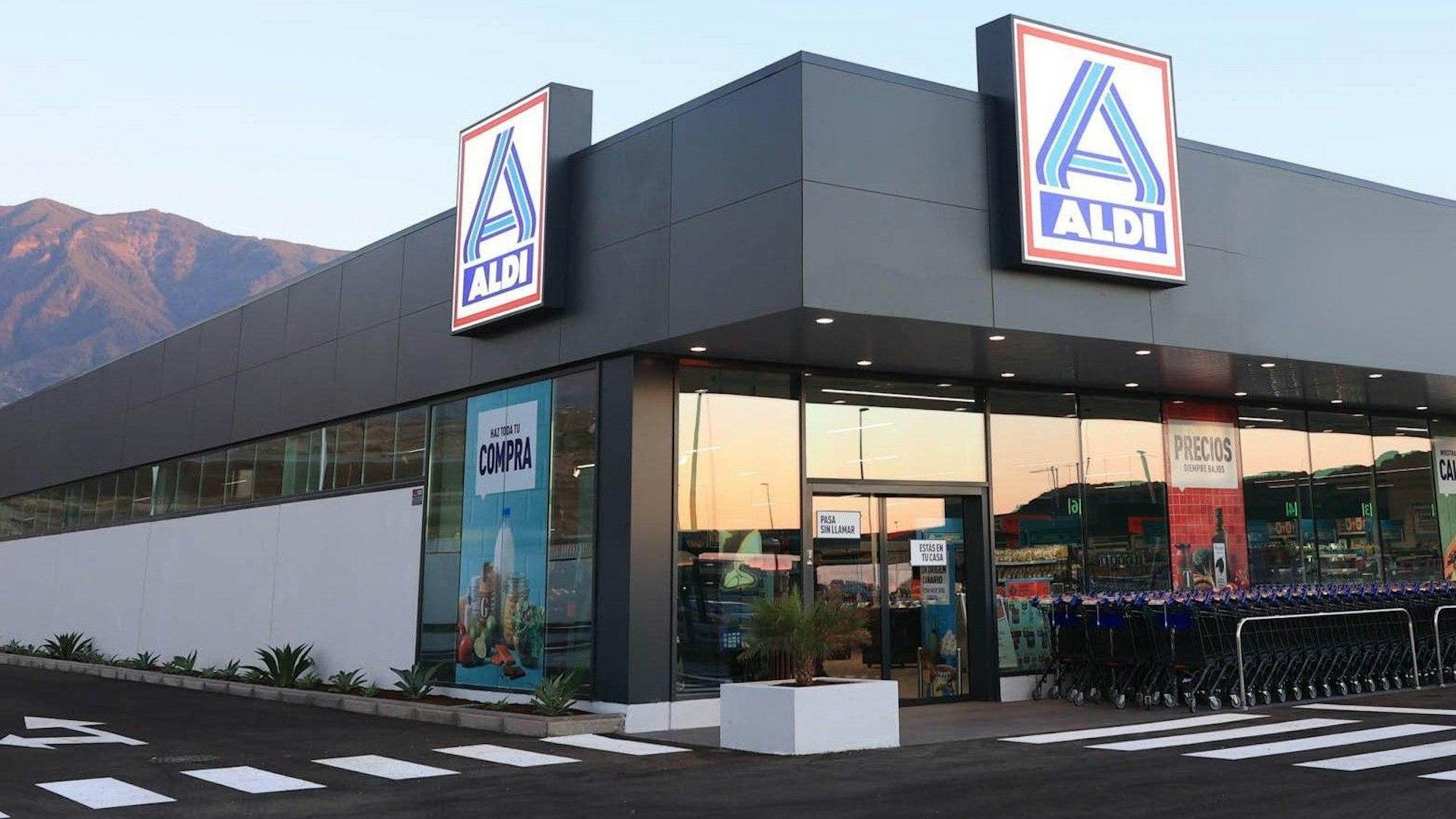 Die erste Aldi-Filiale auf Teneriffa. Der Markt wurde am Mittwoch (13. Juli) eröffnet.