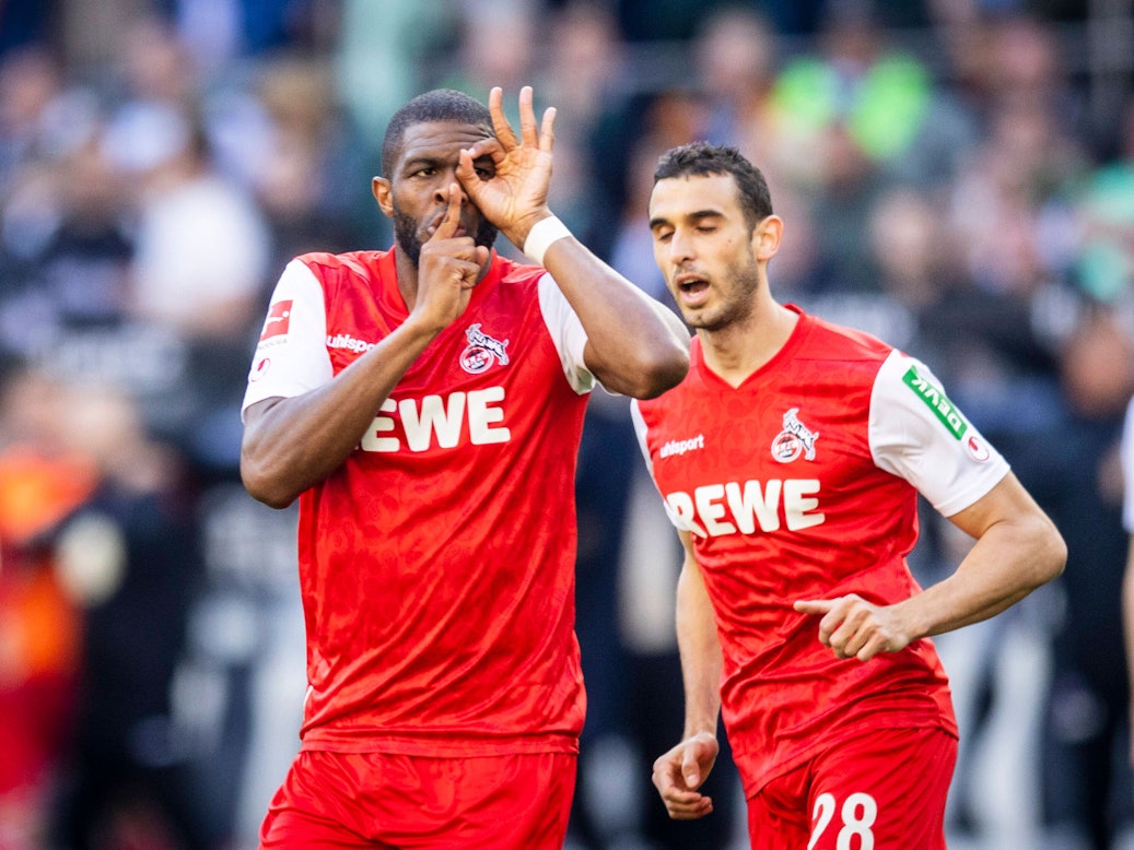 Anthony Modeste und Ellyes Skhiri (r.) bei Kölns Derby-Sieg in Gladbach am 16. April 2022