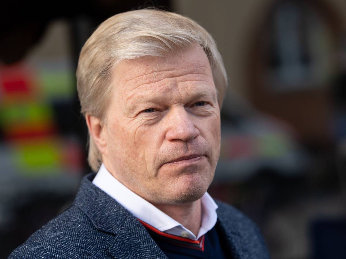 Oliver Kahn, Vorstandsvorsitzender der FC Bayern München AG, schaut am Wettersteinplatz in die Kamera.