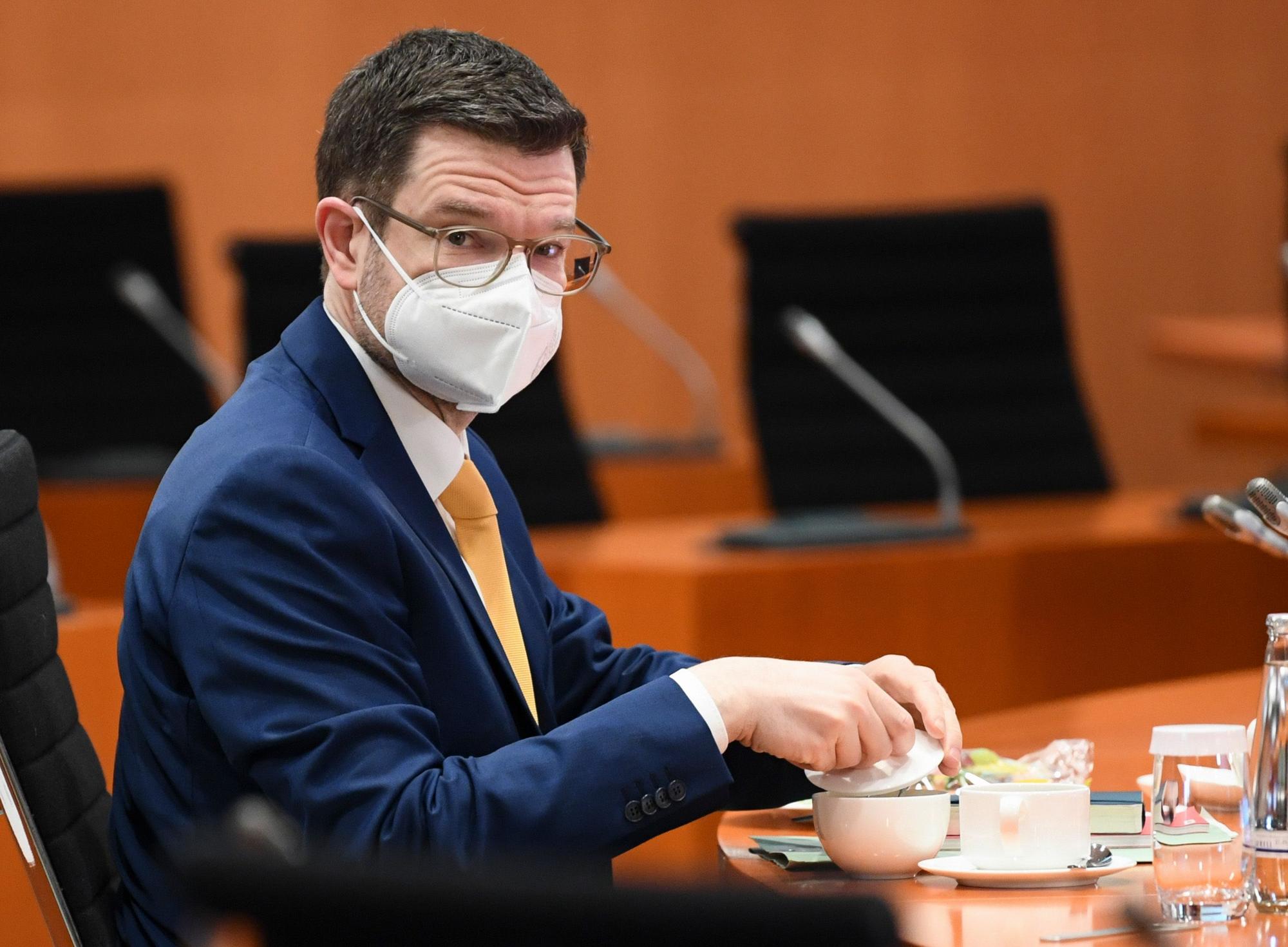 Marco Buschmann (FDP), Bundesminister der Justiz, nimmt im Kanzleramt an einer Sitzung des Sicherheitskabinetts teil.