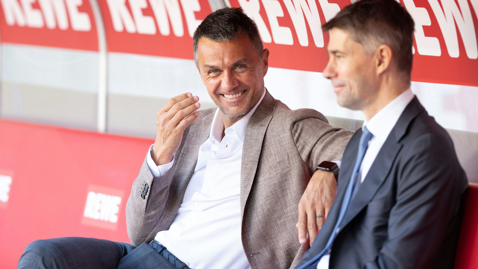 Paolo Maldini (l.) am Samstag (16. Juli 2022) im Rhein-Energie-Stadion