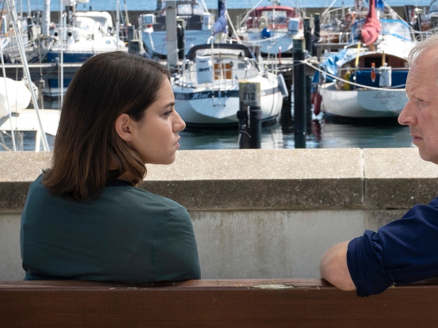 Vierter Fall für das Kieler Ermittler-Duo: Klaus Borowski (Axel Milberg) und seine Partnerin Mila Sahin (Almila Bagriacik) erleben eine blutige Praxis-Übung an einer Polizeischule.