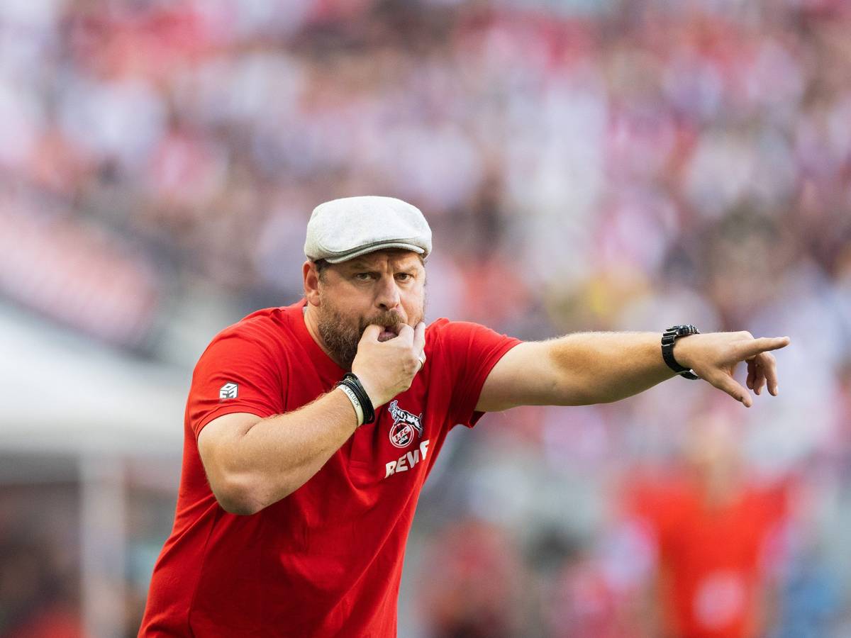 Die Kader-Auswahl könnte ihn ins Grübeln bringen: FC-Trainer Steffen Baumgart, hier beim Testspiel gegen den AC Mailand am 16. Juli 2022 in Köln.