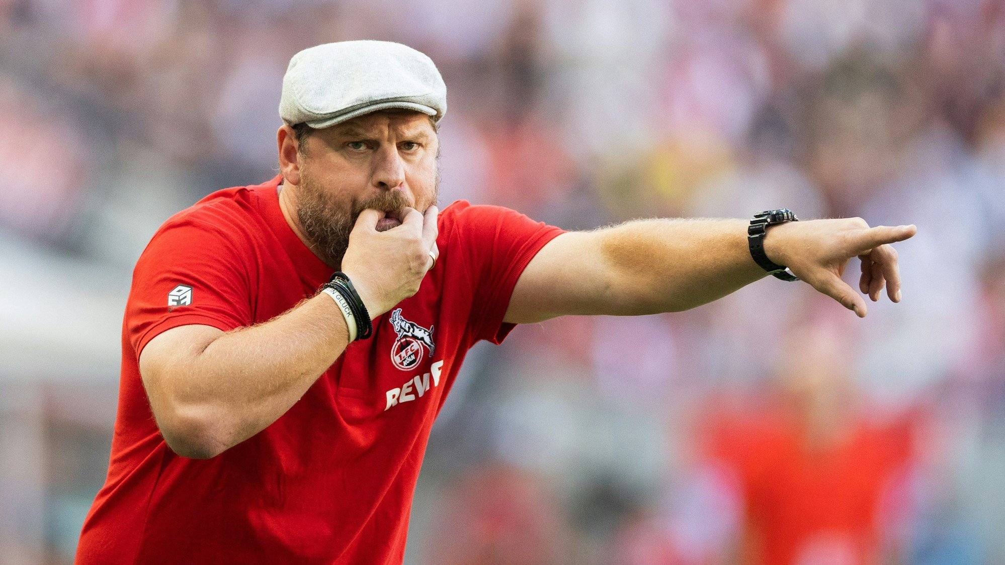 Die Kader-Auswahl könnte ihn ins Grübeln bringen: FC-Trainer Steffen Baumgart, hier beim Testspiel gegen den AC Mailand am 16. Juli 2022 in Köln.
