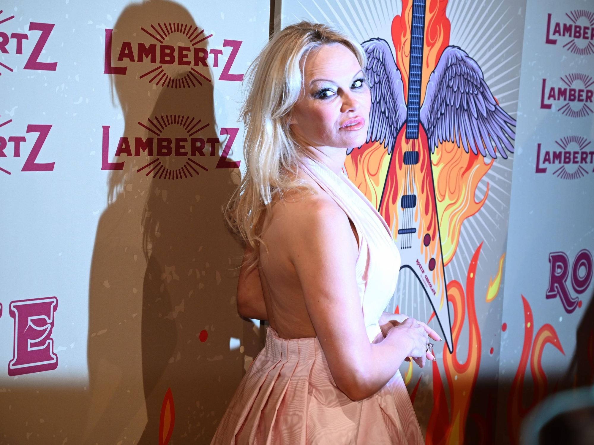 „Baywatch“-Star Pamela Anderson, hier im Januar 2019, hat sich im Laufe der Jahre ganz schön verändert.