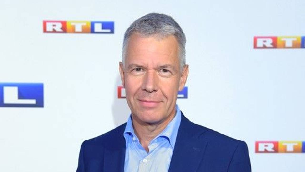 Peter Kloeppel, hier 2016 in Hamburg, moderiert am Dienstag die RTL-Sondersendung „RTL Aktuell Spezial: Hitze in Europa – Deutschland schwitzt“.