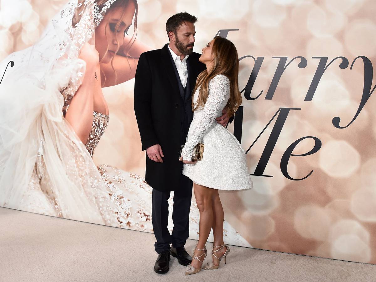 Jennifer Lopez und Ben Affleck, hier im Februar 2022, haben heimlich „Ja“ gesagt.