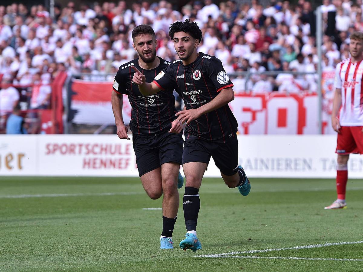 Youssef Amyn jubelt gegen Fortuna Köln.