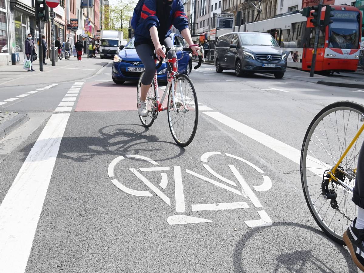 Presse-Radtour zur Fertigstellung größerer Fahrrad-Ausbauprojekte.
Aachenerstraße.