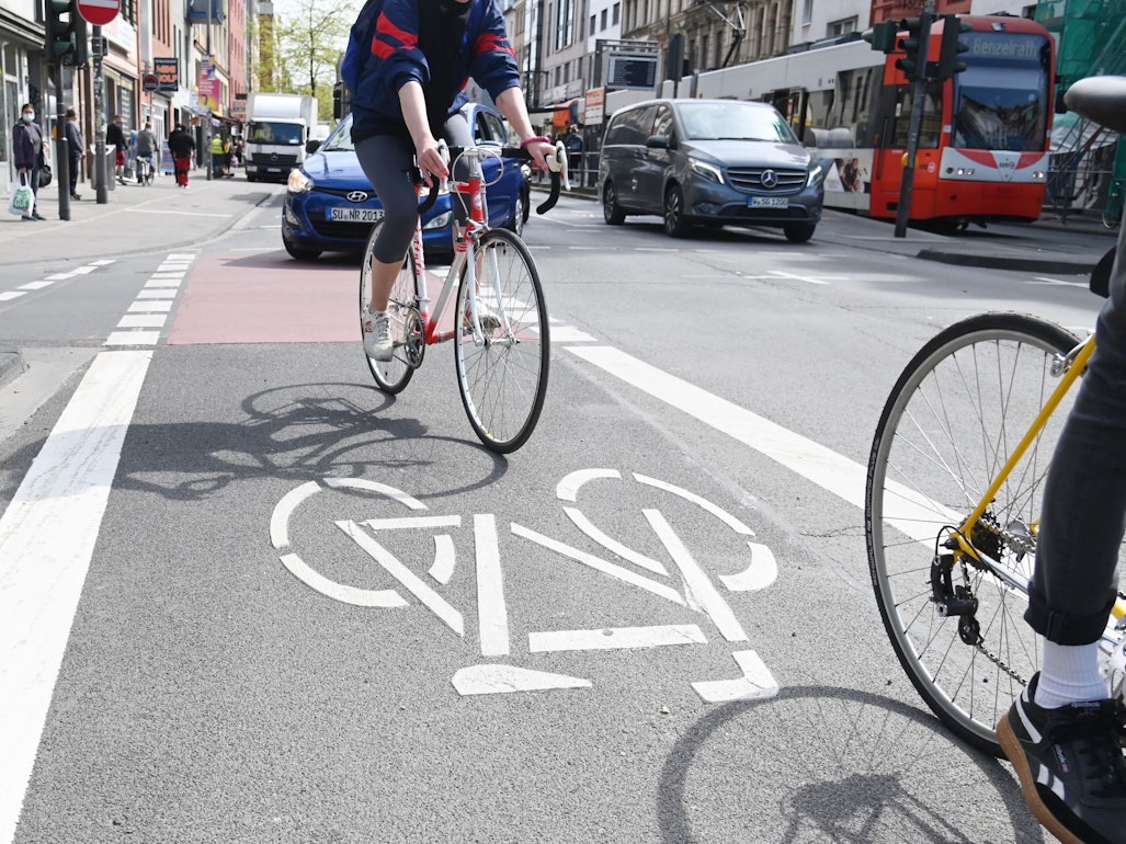 Presse-Radtour zur Fertigstellung größerer Fahrrad-Ausbauprojekte.
Aachenerstraße.