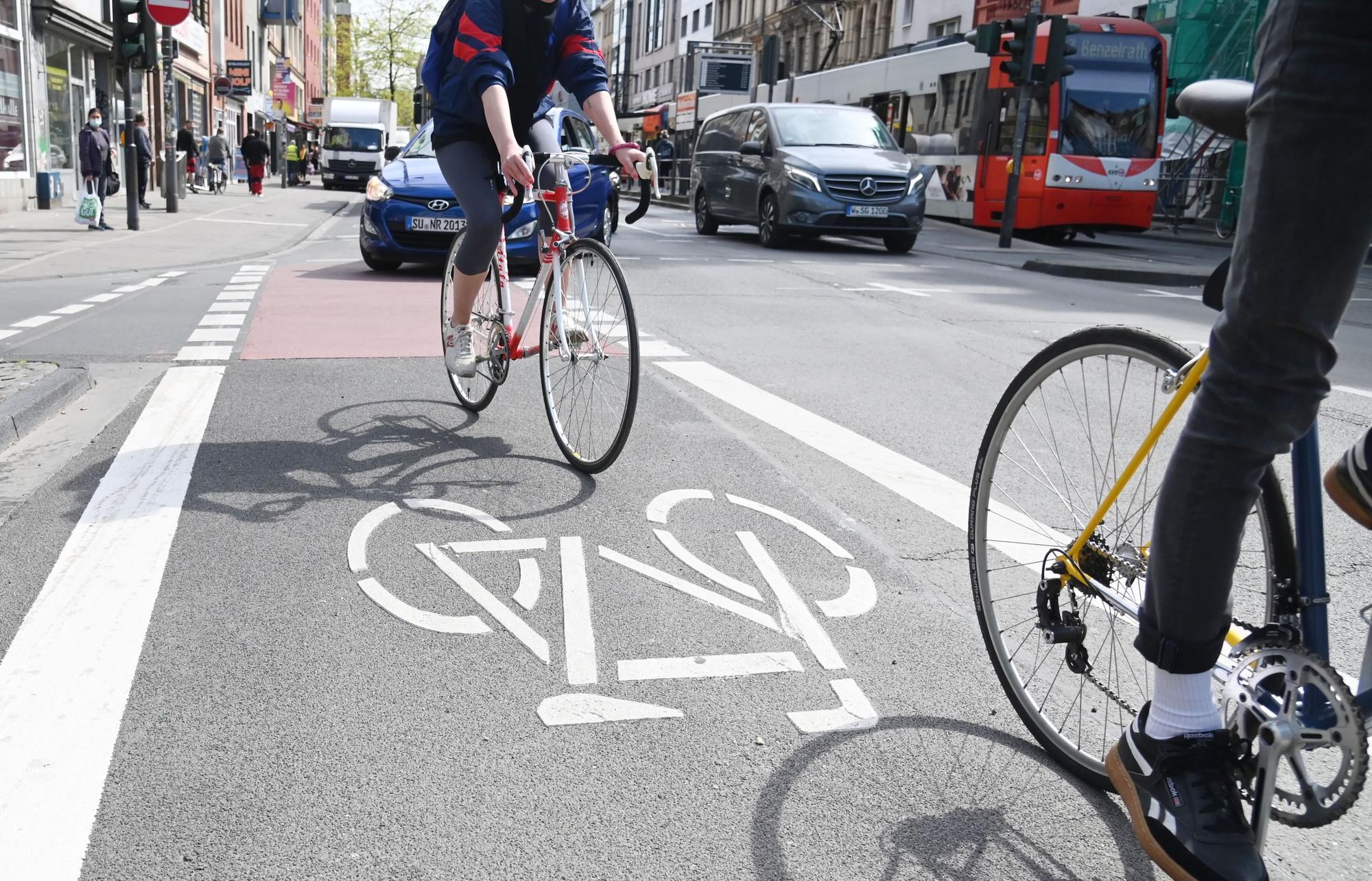 Presse-Radtour zur Fertigstellung größerer Fahrrad-Ausbauprojekte.
Aachenerstraße.