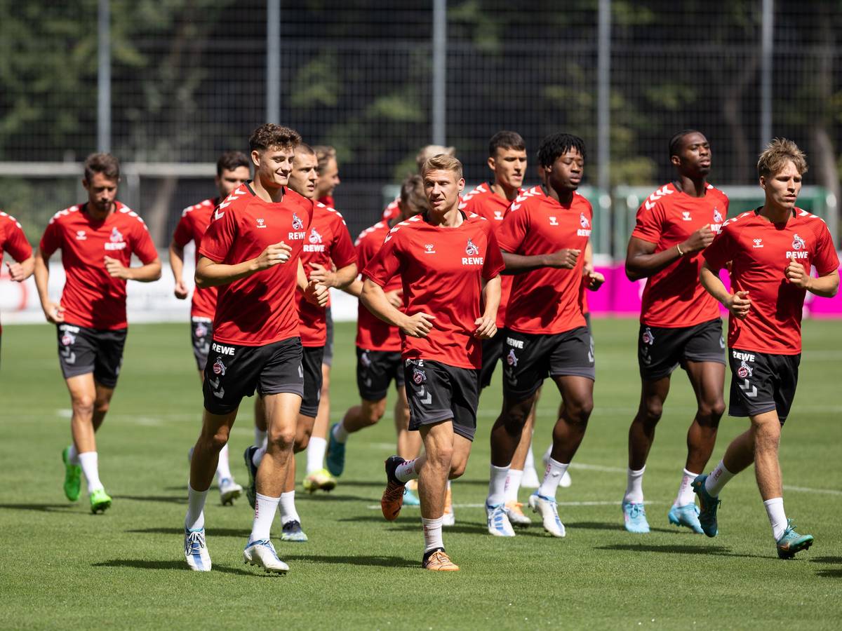 Da war der Kader noch größer: Die Spieler des 1. FC Köln beim Training am 15. Juli 2022