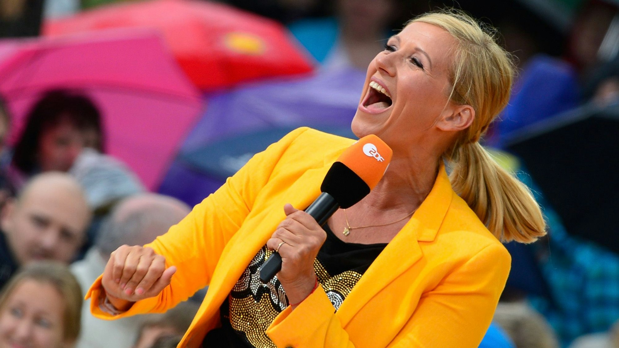 Der Partysong „Layla“ wird unzensiert und in Originalversion im „ZDF-Fernsehgarten“ mit Moderatorin Andrea Kiewel vorgespielt.