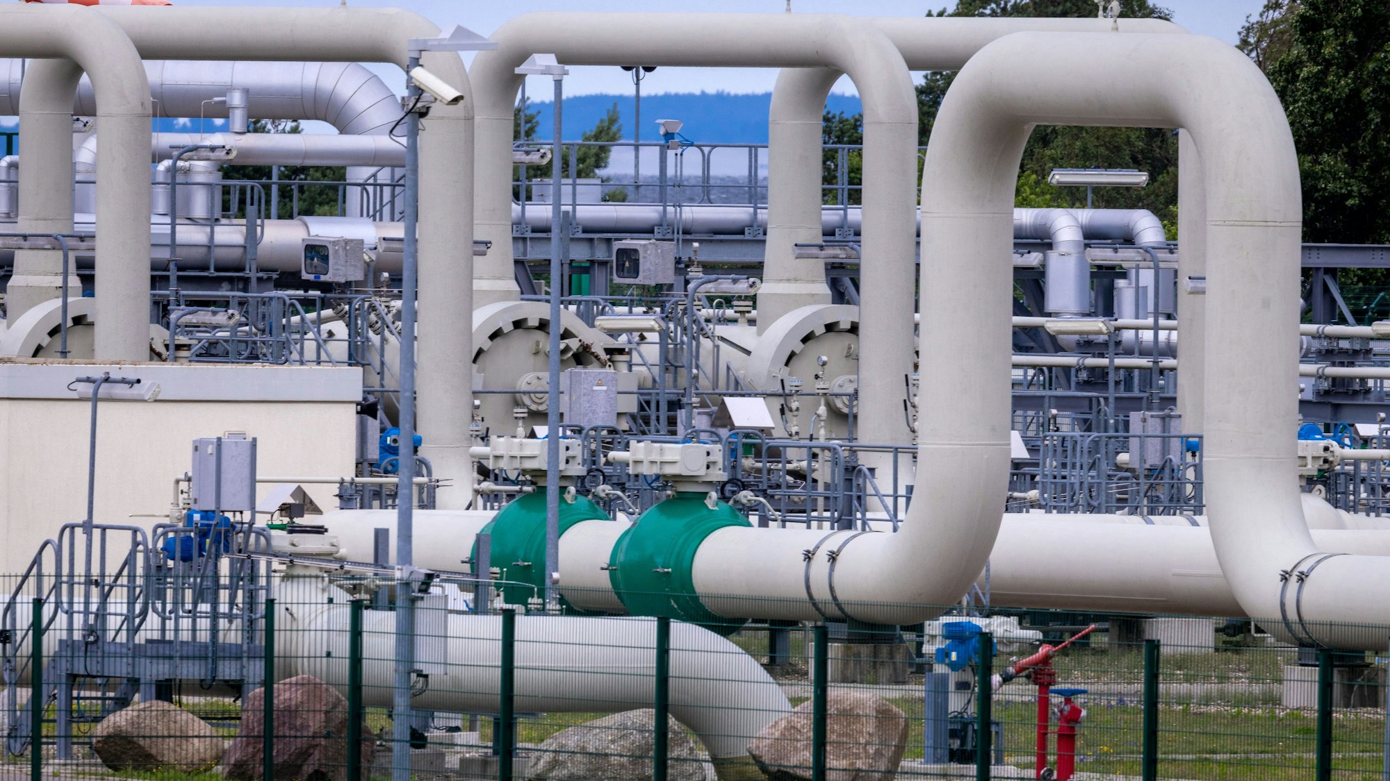Rohrsysteme und Absperrvorrichtungen in der Gasempfangsstation der Ostseepipeline Nord Stream 1 und der Übernahmestation der Ferngasleitung OPAL (Ostsee-Pipeline-Anbindungsleitung).