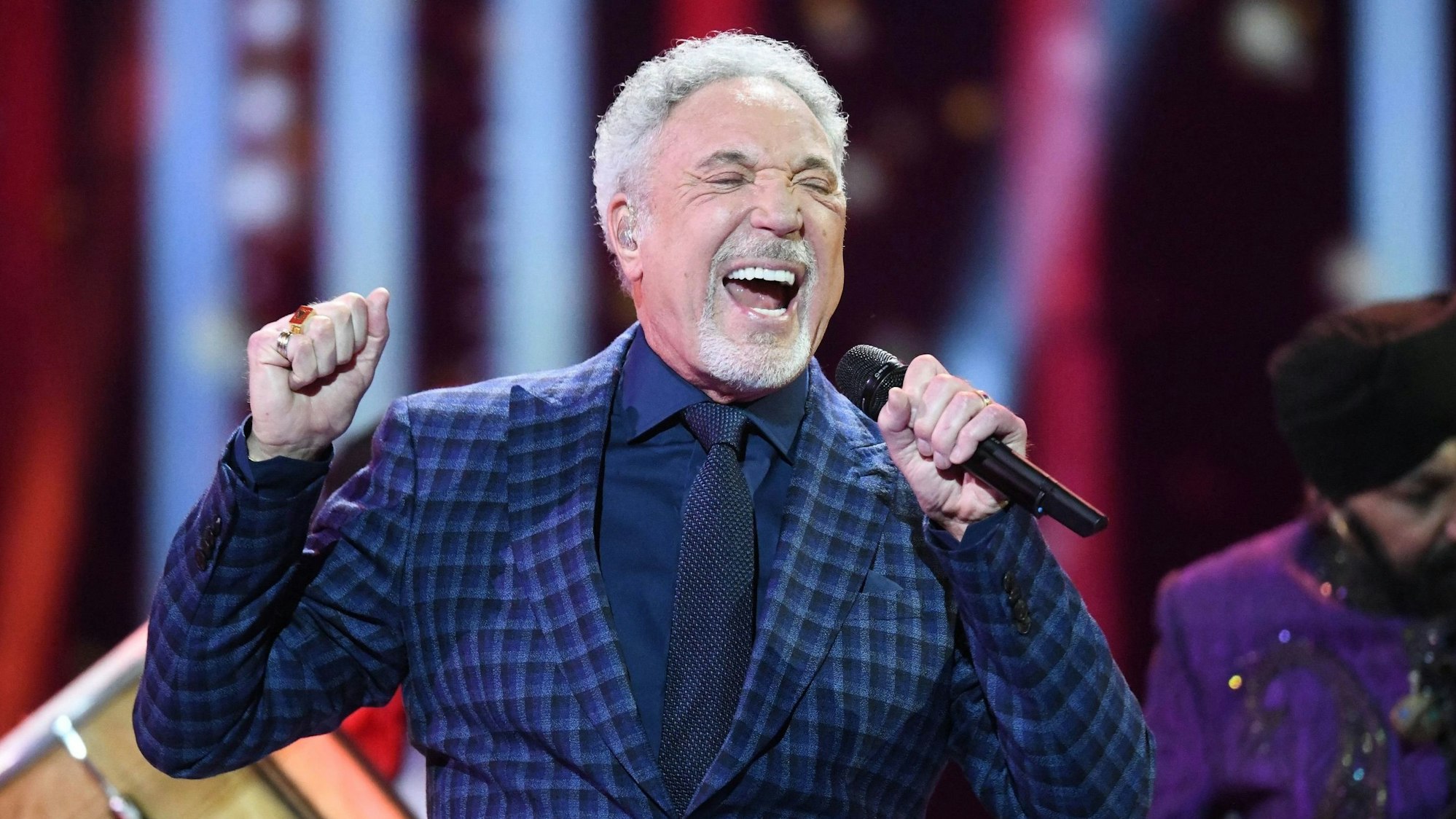 Sir Tom Jones singt in der Royal Albert Hall.