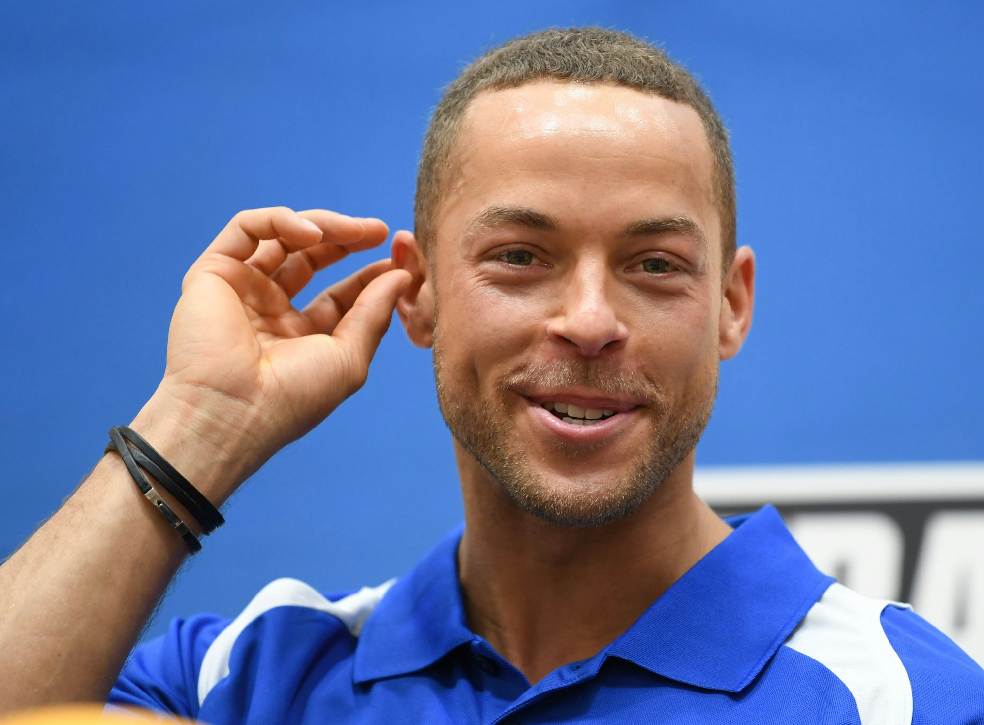 Ex-„Bachelor“ Andrej Mangold, hier bei einer Pressekonferenz des Basketball-Bundesligisten Fraport Skyliners, hat auf Mallorca einen Club eröffnet.