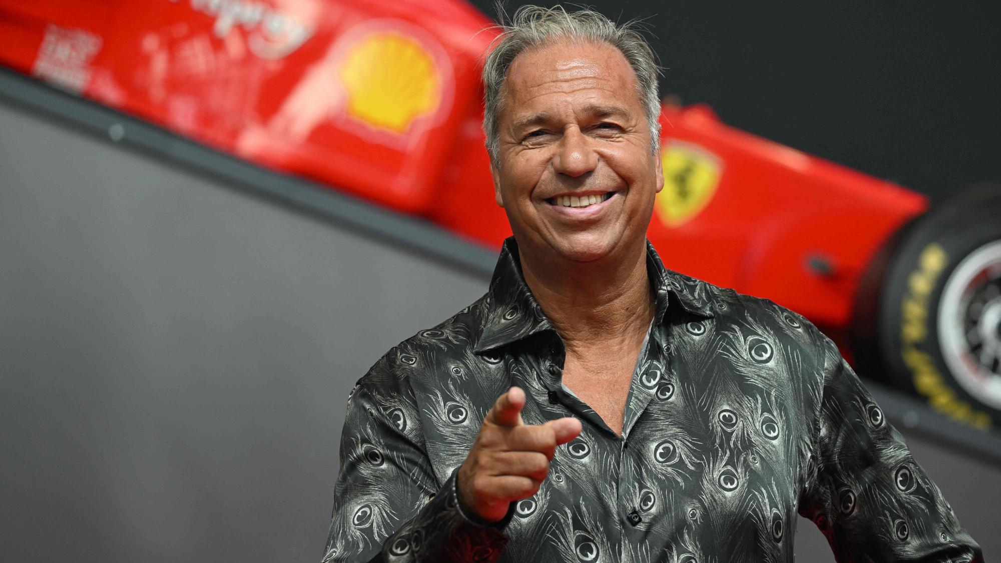 Sport-Moderator Kai Ebel posiert für die Kameras.