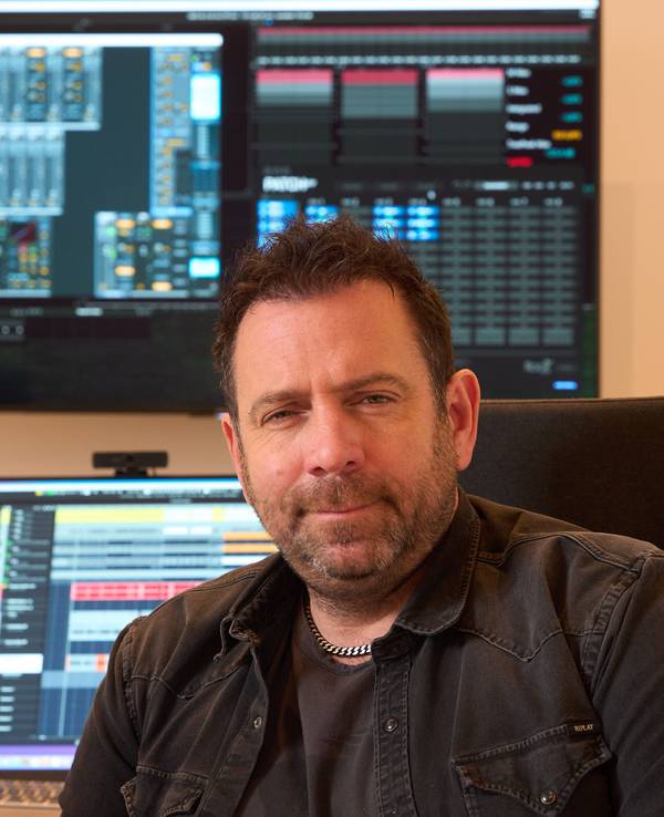 Der Limburger Sänger Ikke Hüftgold alias Matthias Distel, aufgenommen in seinem Studio.