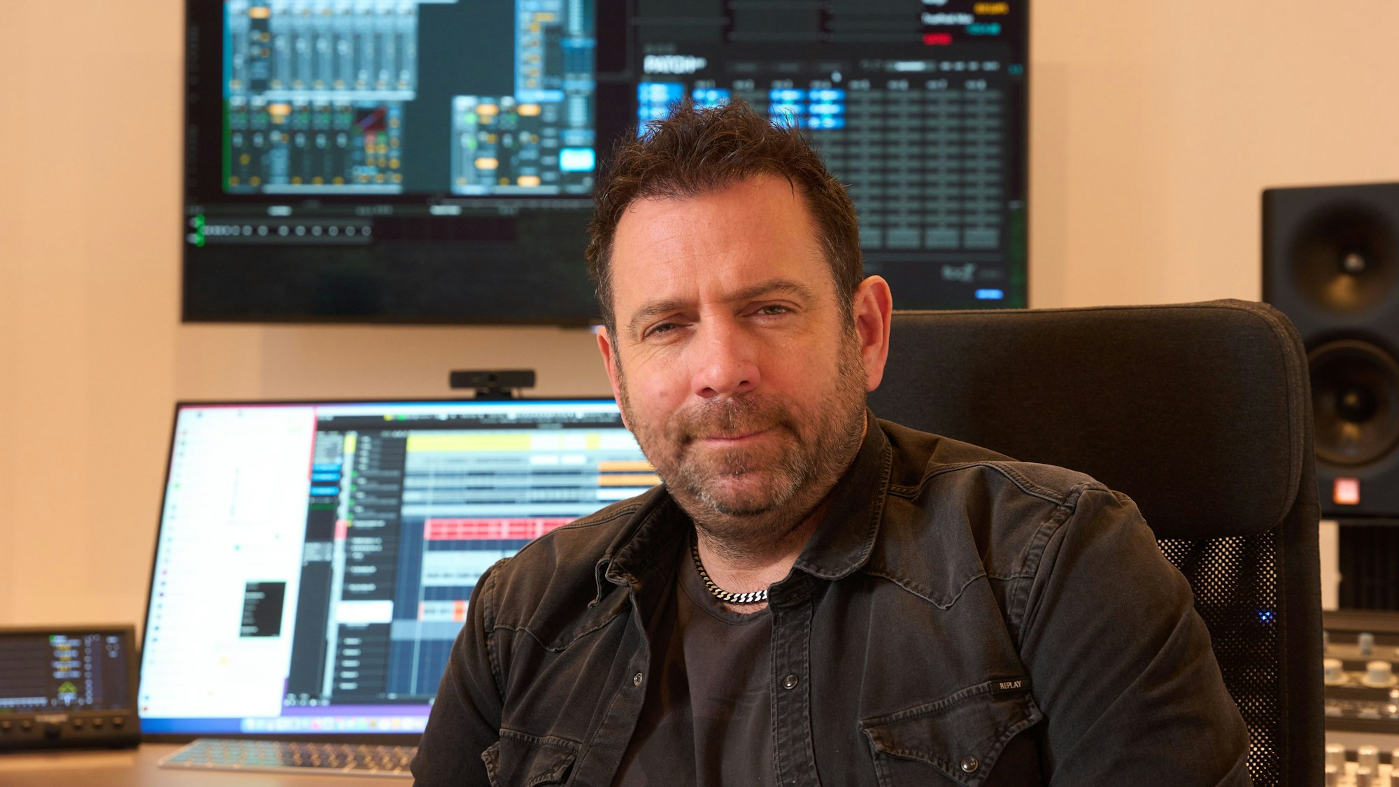 Der Limburger Sänger Ikke Hüftgold alias Matthias Distel, aufgenommen in seinem Studio.