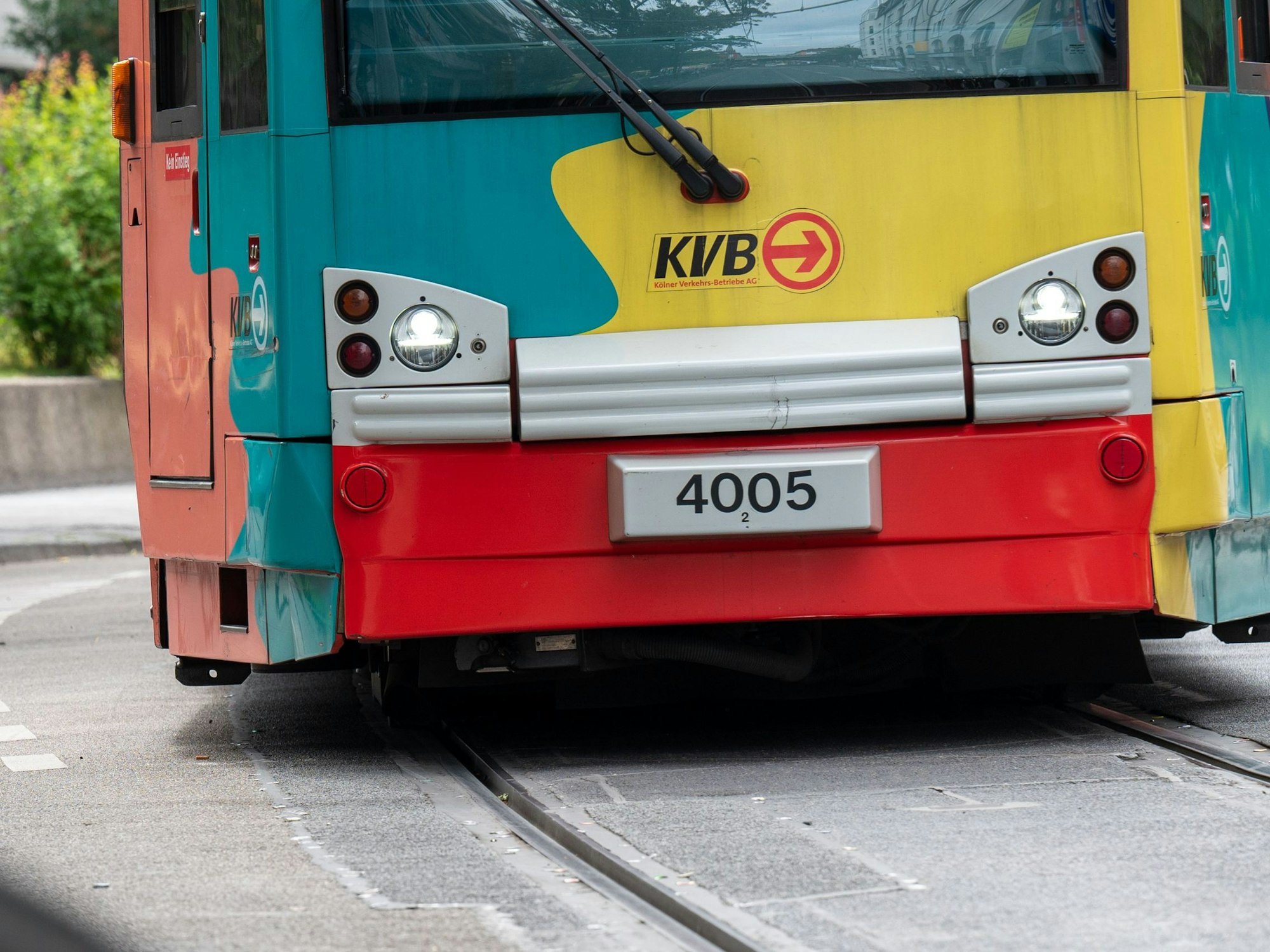 08.07.2022, Köln: Fahrradfahrer in der Zülpicher Straße zwischen Mensa und Zülpicher Wall. Der Abschnitt ist Unfallschwerpunkt. Hier stürzen viele Radfahrer in den Stadtbahnschienen Foto: Uwe Weiser