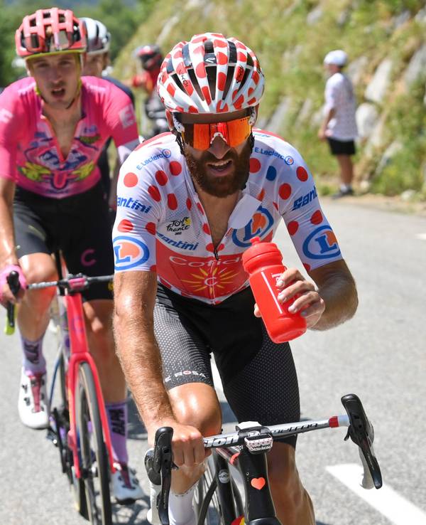 Simon Geschke (vorn) aus Deutschland vom Team Cofidis in Aktion.