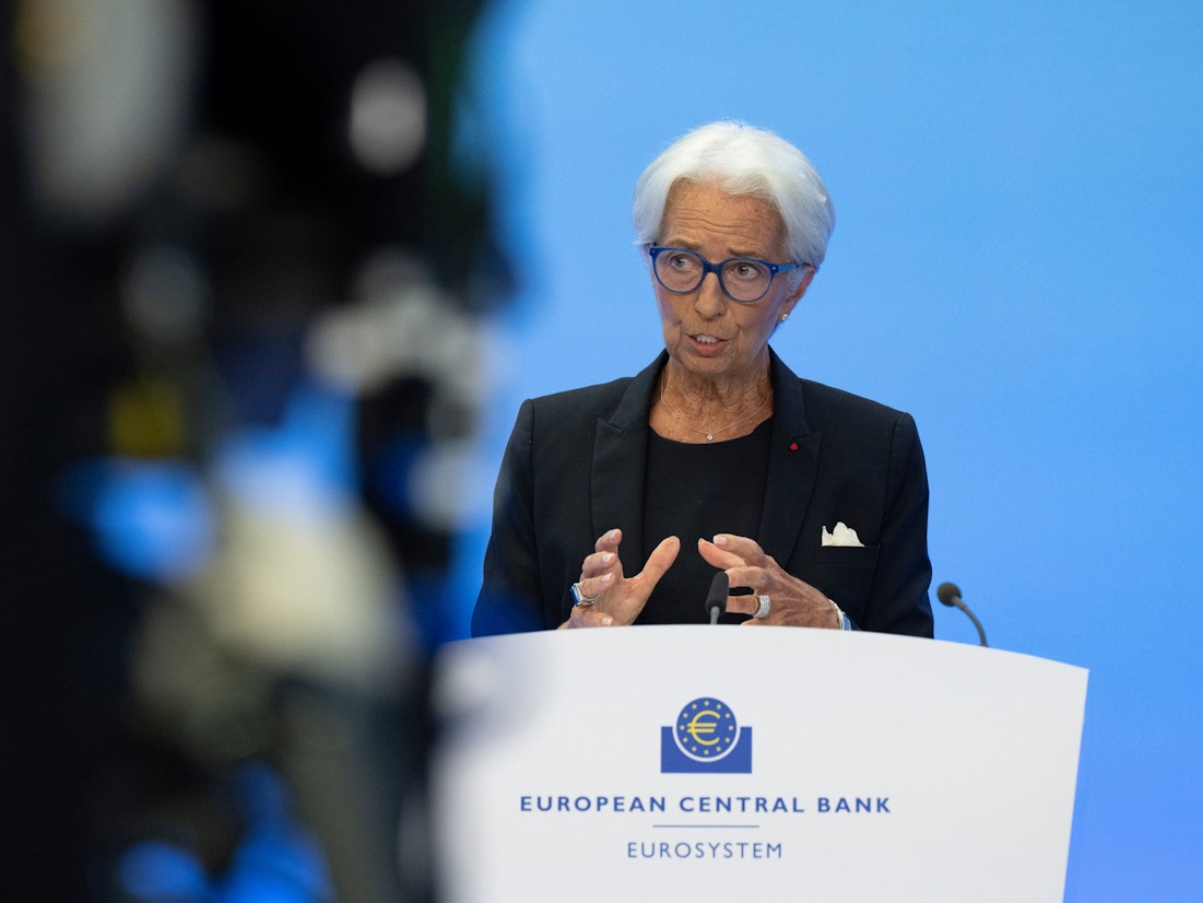 Christine Lagarde, Präsidentin der EZB, hier auf einer Pressekonferenz am 21. Juli 2022 in Frankfurt/Main. Die Europäische Zentralbank erhöht angesichts der Rekordinflation erstmals seit elf Jahren die Zinsen im Euroraum. Der Leitzins steigt von null auf 0,50 Prozent.