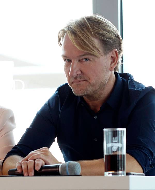 Michelle und Markus Krampe beantworten Fragen von Journalisten.