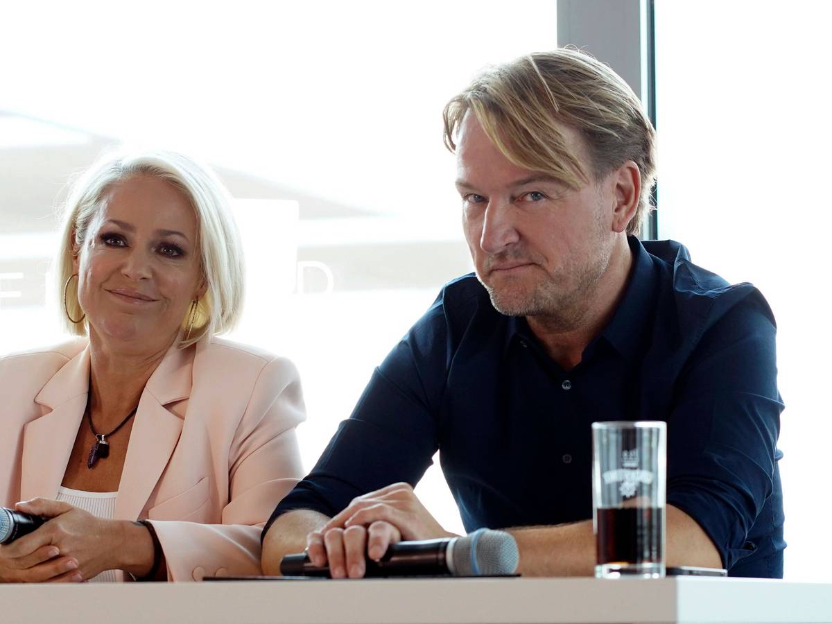 Michelle und Markus Krampe beantworten Fragen von Journalisten.