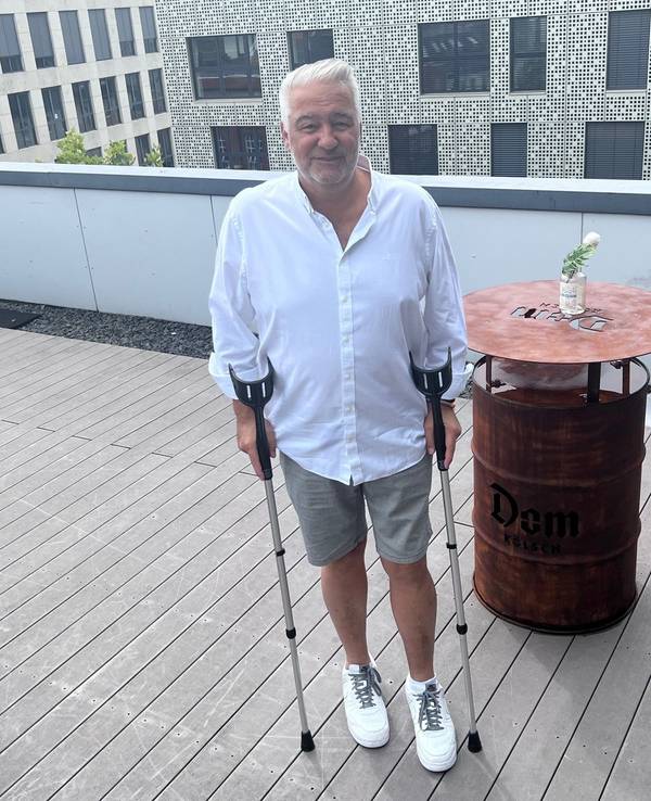 Dirk Metzner auf der Dachterrasse des Lindner-Hotels in Köln.