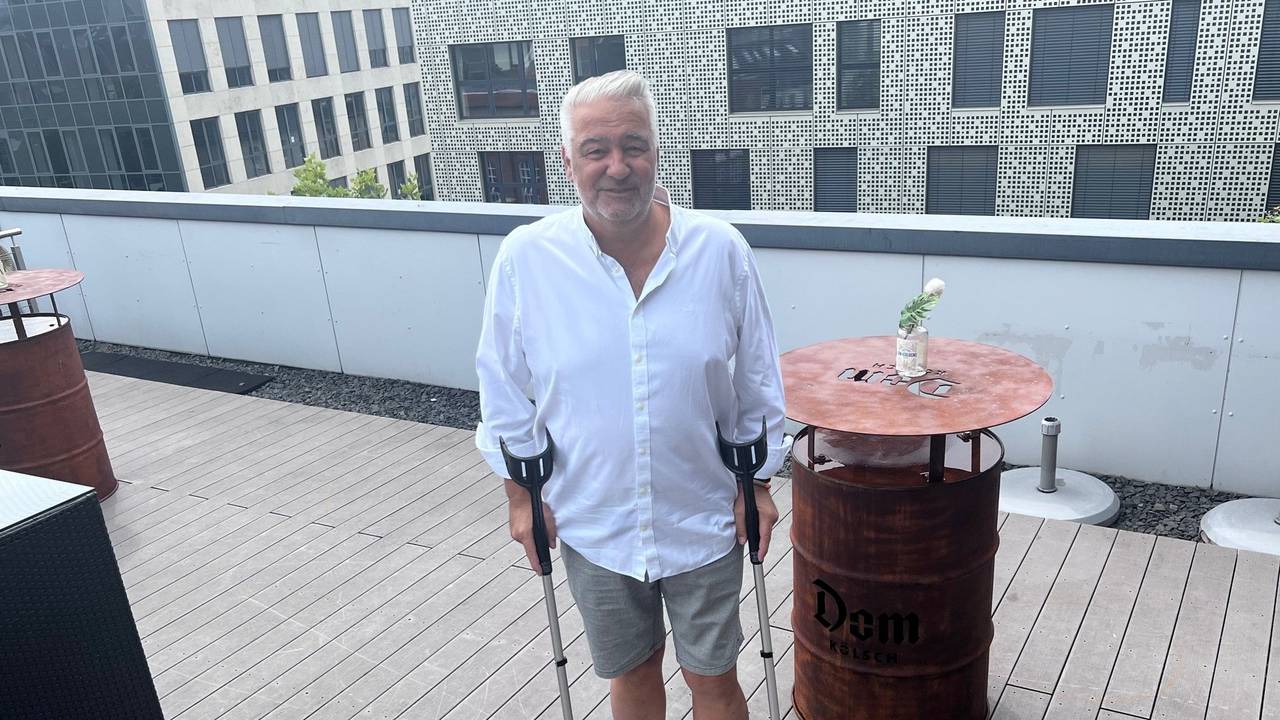 Dirk Metzner auf der Dachterrasse des Lindner-Hotels in Köln.