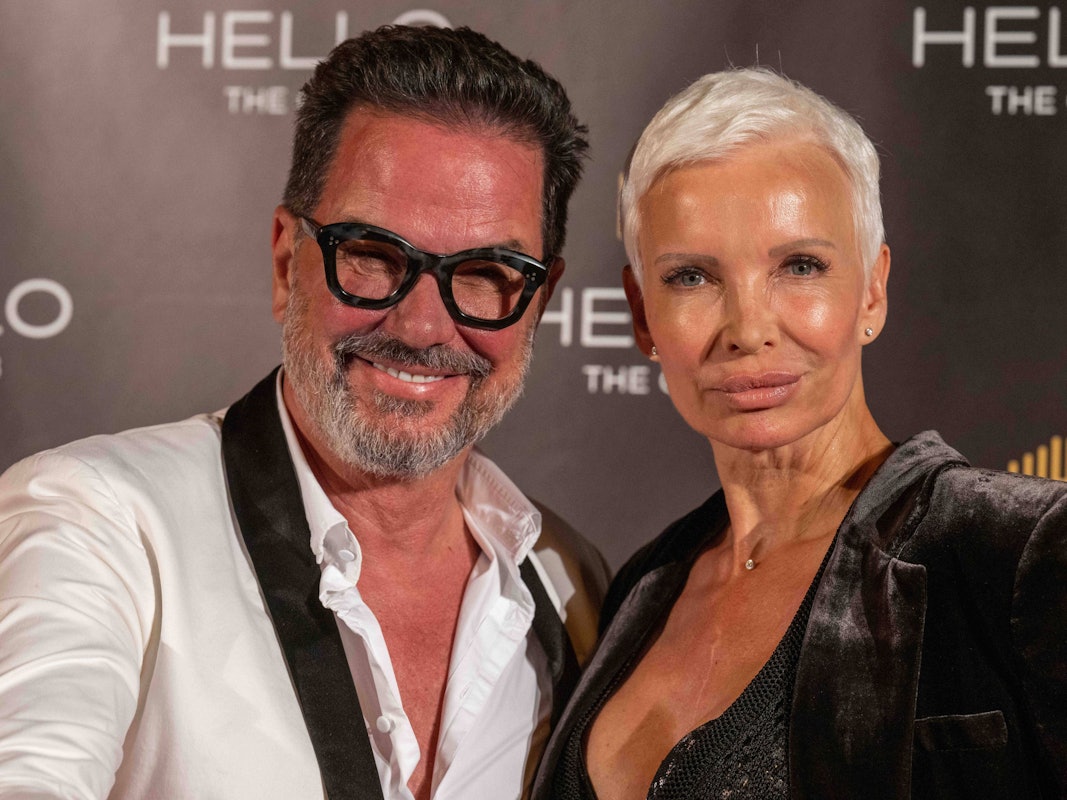 Alex Jolig, hier im Mai 2022 mit Ehefrau Britt Jolig, ist schwer mit dem Motorrad gestürzt.