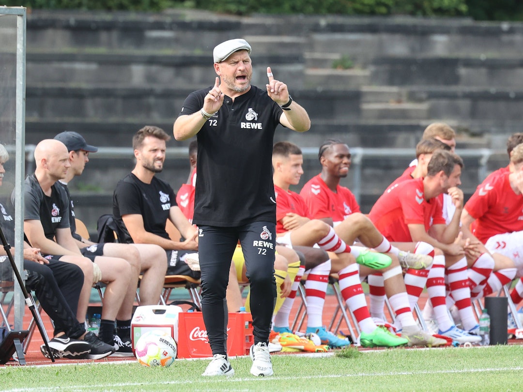 Steffen Baumgart beim Testspiel-Sieg des 1. FC Köln gegen die NEC Nijmegen am Freitag, 22. Juli 2022.