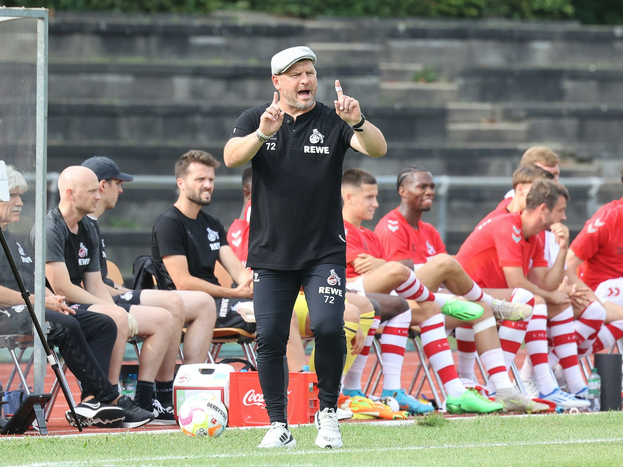 Steffen Baumgart beim Testspiel-Sieg des 1. FC Köln gegen die NEC Nijmegen am Freitag, 22. Juli 2022.